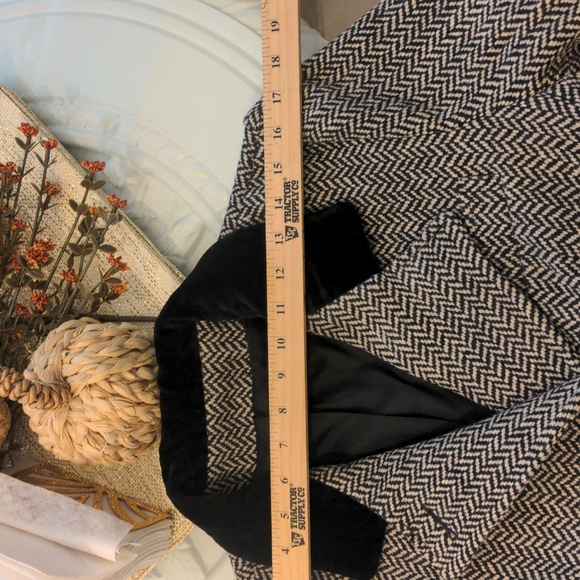 Vintage 80%wool, Herringbone velvet collar accent coat size small - Picture 11 of 16